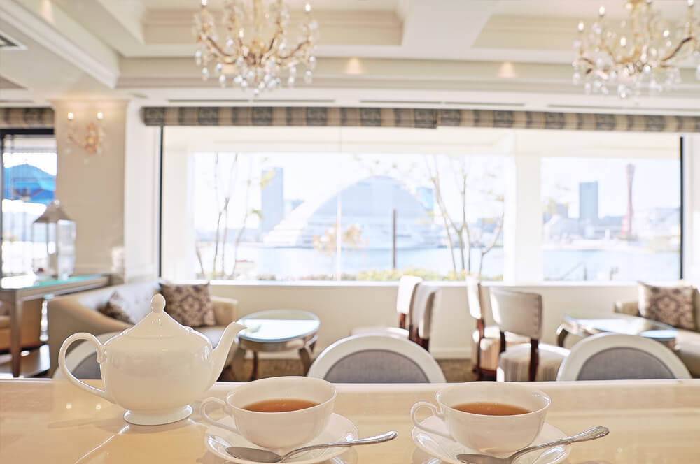 レストラン室内から見える神戸港