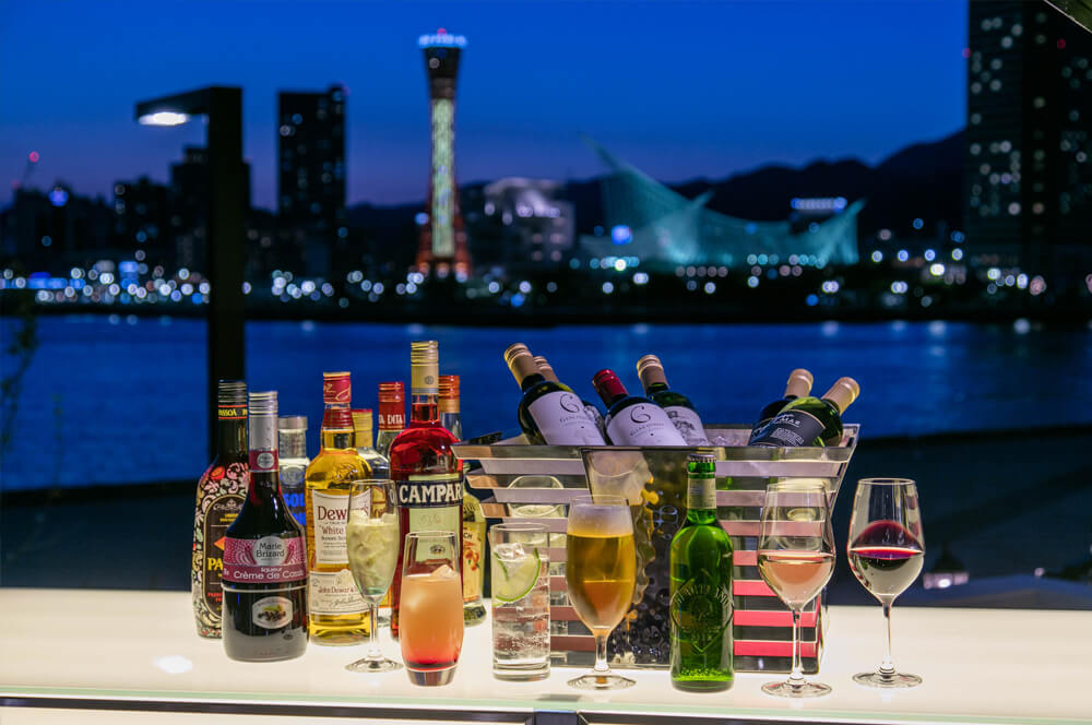 神戸港の夜景とドリンク