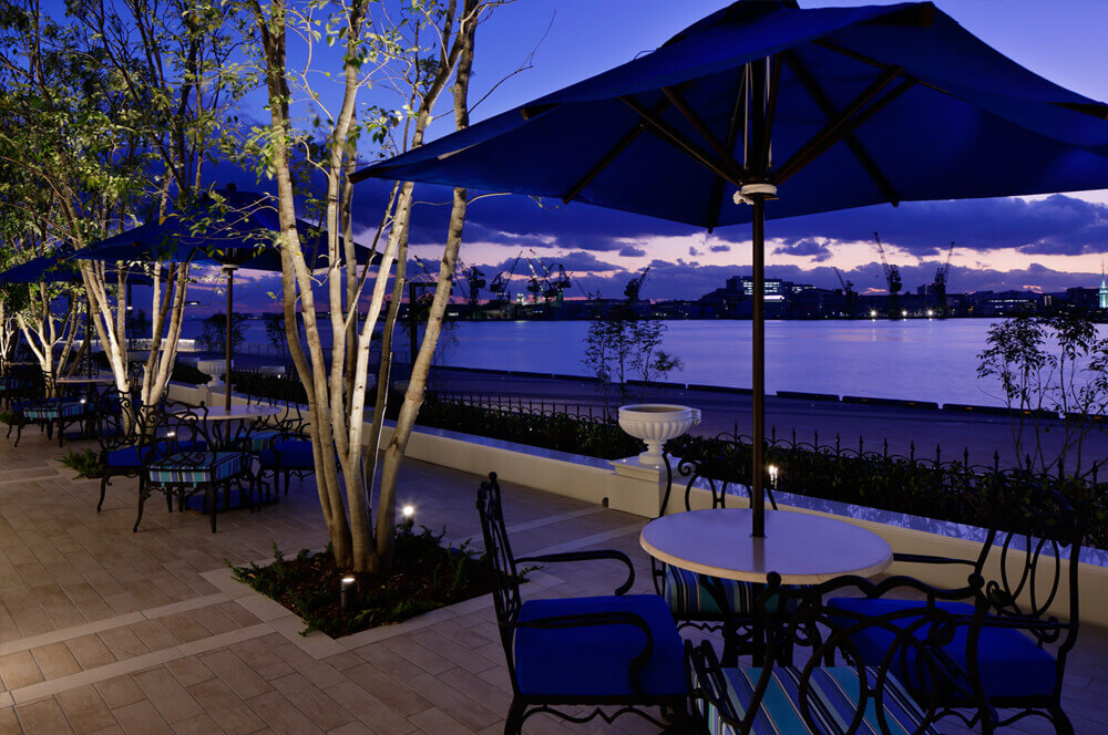 テラスの夕暮れ時